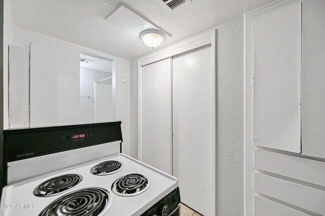 Building Photo - 3025 N 32nd St