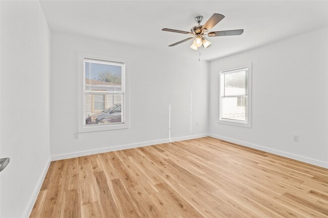 Building Photo - 1715 W 4th St