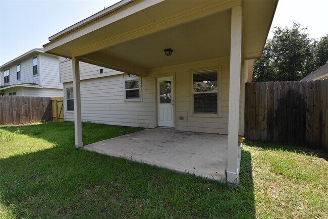 Building Photo - 21603 Falvel Lake Dr