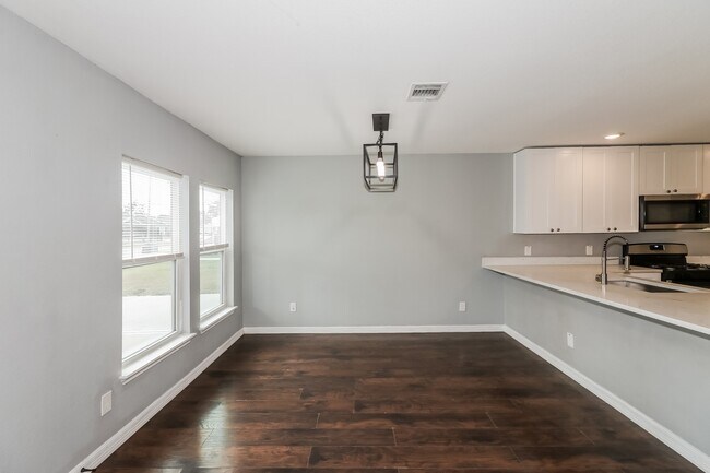 Building Photo - 11215 Munn St