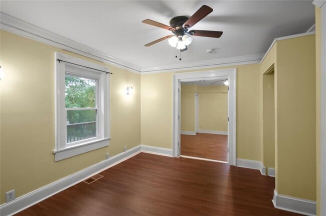 Building Photo - 2992 Memorial Dr SE
