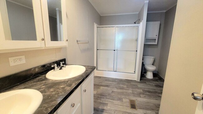 Building Photo - 526 Washington