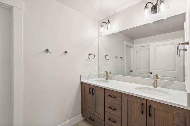 Building Photo - 4269 W Ravenna St