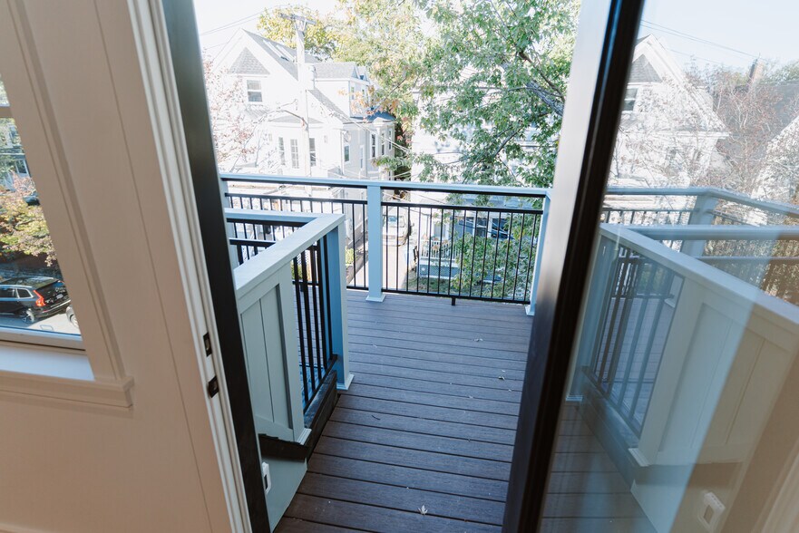 Building Photo - 5 Thurston St