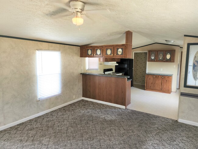 Building Photo - 120 Sandy Springs Ln