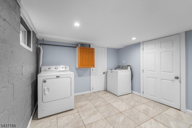 Building Photo - 12 Roosevelt Ave