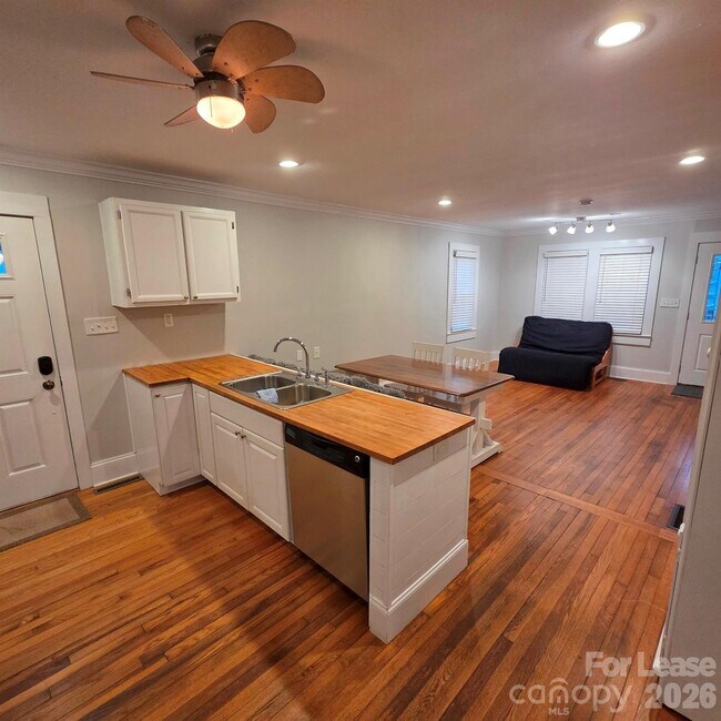 Building Photo - 383 Water St