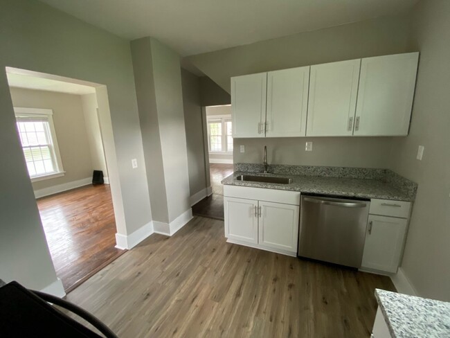 Building Photo - Fully Remodeled 2 Bed 1 Bath!!