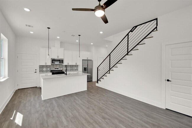 Building Photo - 7603 Carver Ave