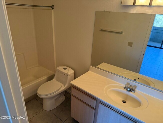 Building Photo - 5751 N Kolb Rd