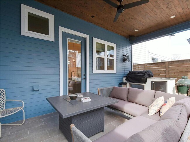 Building Photo - 1411 Cometa St