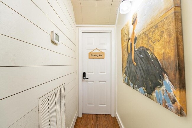 Building Photo - 714 E Jefferson St