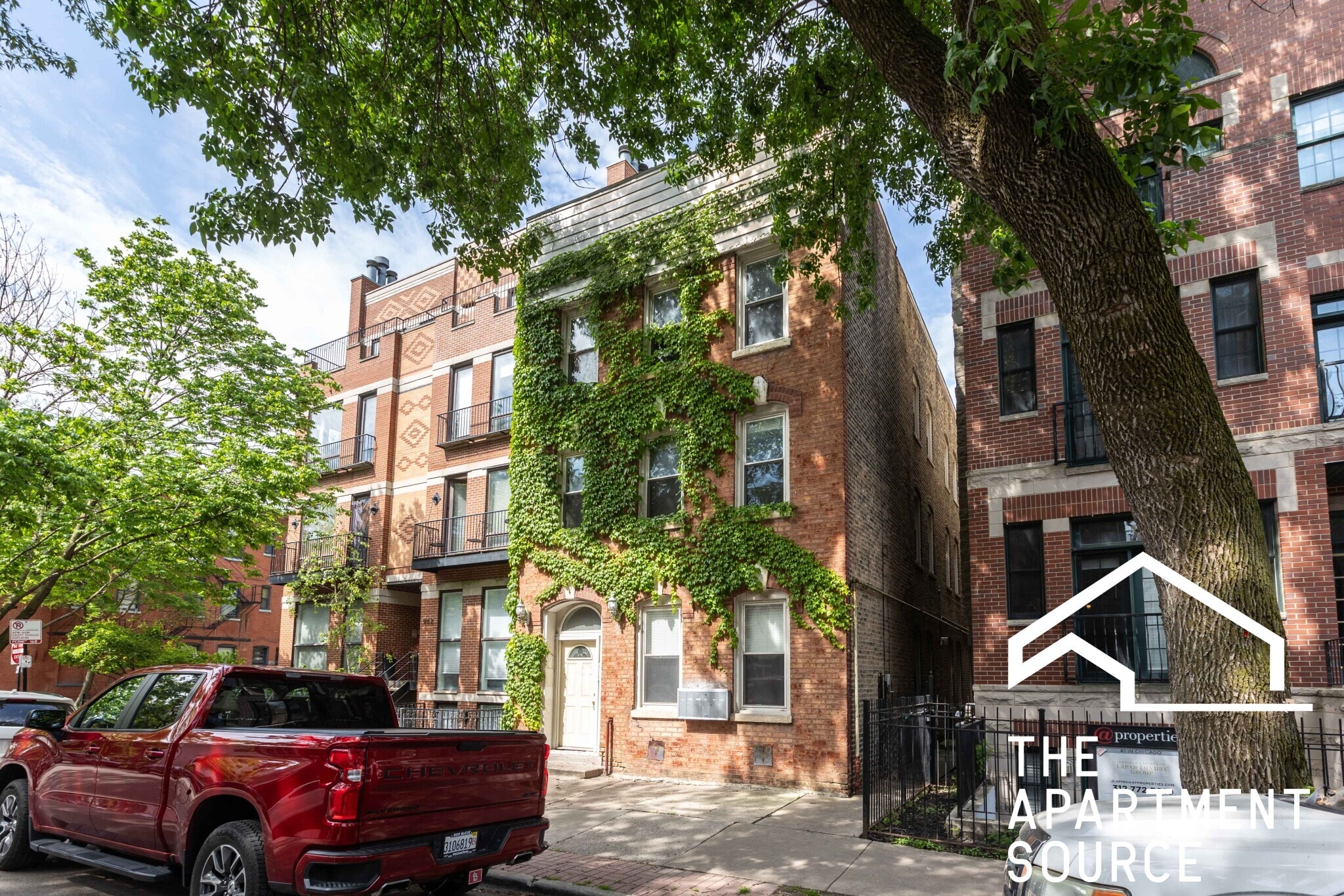 Building Photo - 906 N Wood St