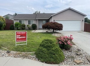 Building Photo - Now renting 3 bedroom House