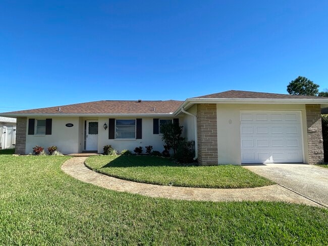 Building Photo - 1943 Sky Dr