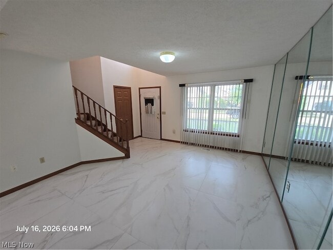 Building Photo - 6400 Monroe Ln