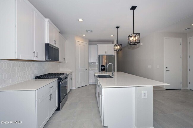 Building Photo - 17619 W Monroe St