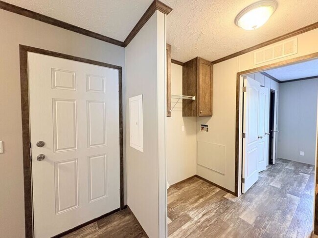 Building Photo - 10694 State Rte 762