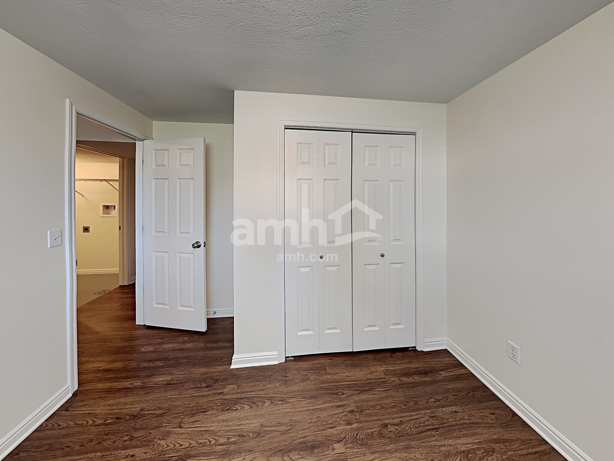 Building Photo - 5069 S Vista Dr