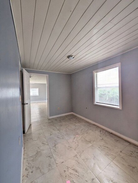 Building Photo - 1200 Kaley Ave