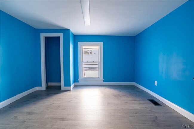 Building Photo - 599 Albany St