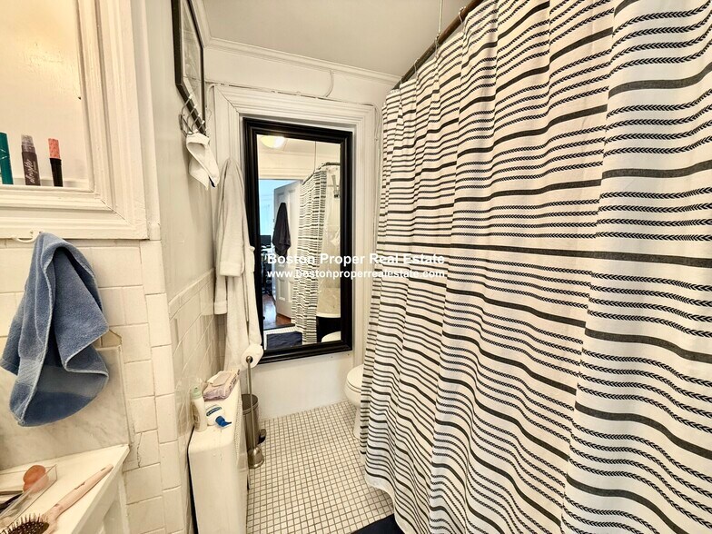 Building Photo - 177 Marlborough St