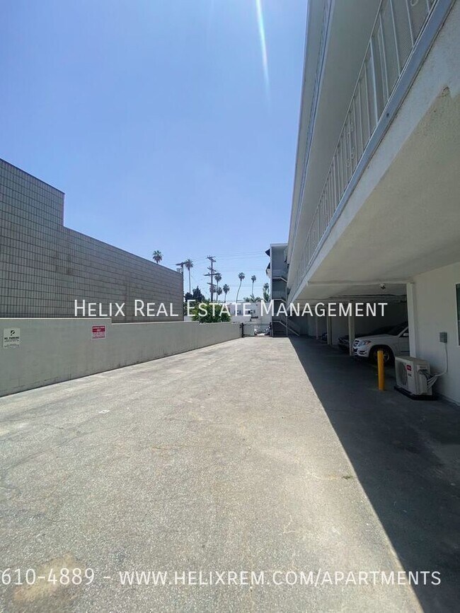 Building Photo - 1313 Huntington Dr