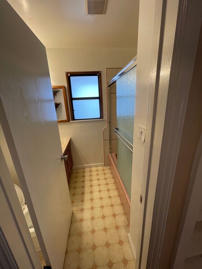 Building Photo - California Ranch Home in the Heart of Lomita