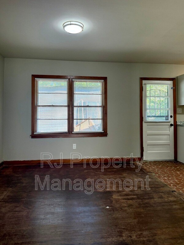 Building Photo - 1834 St Elmo Ave