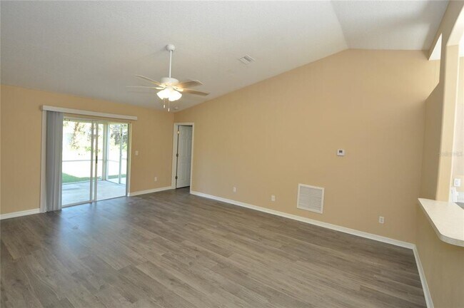 Building Photo - 23 Primrose Ln
