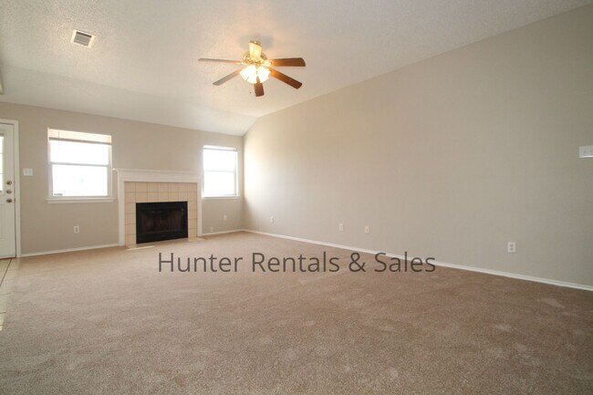 Building Photo - Exceptional!