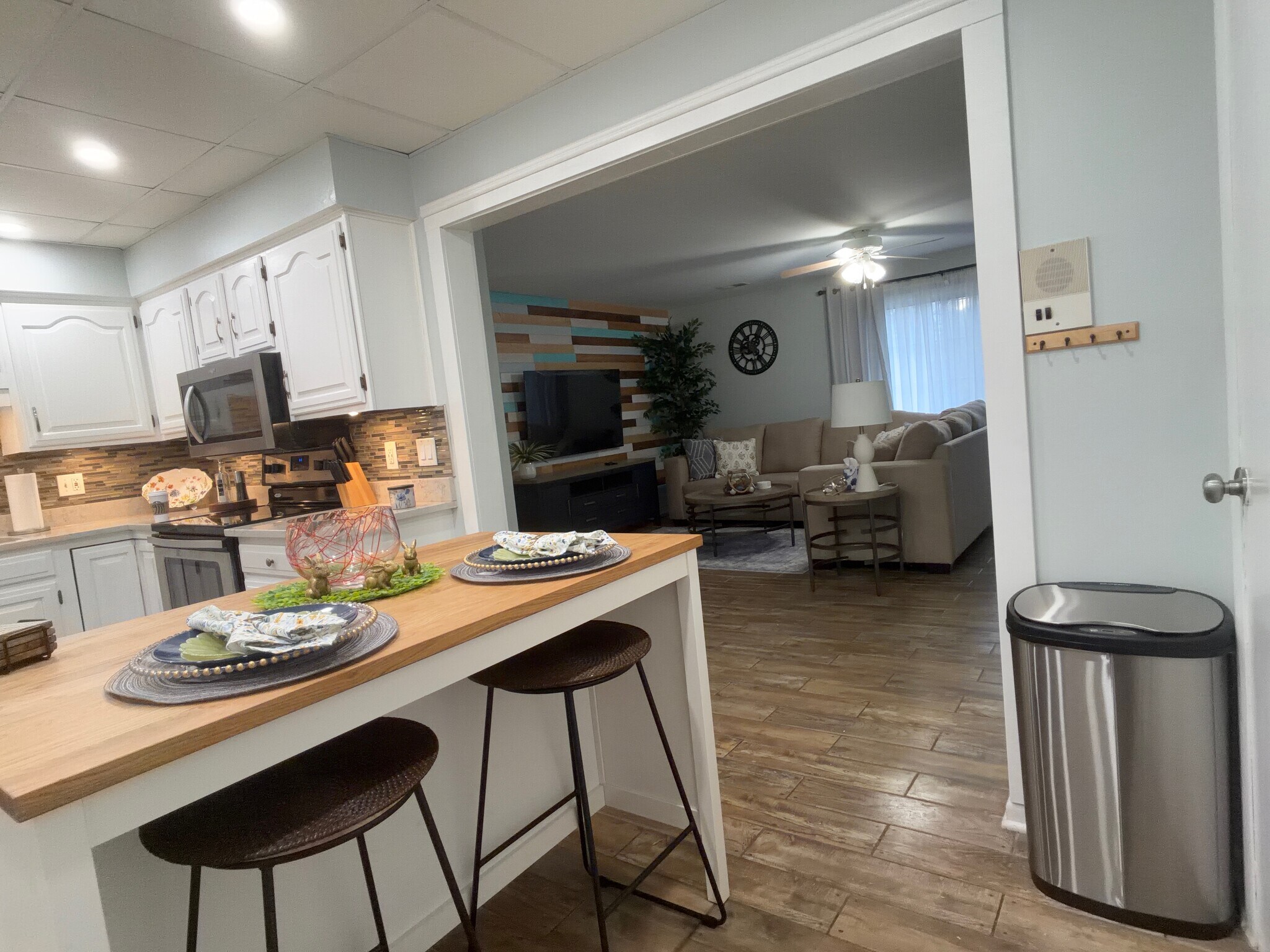 Building Photo - 920 Camellia Dr