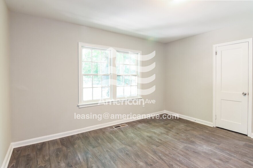 Building Photo - 3811 15th Ave