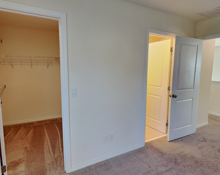 Building Photo - 3880 Fescue St