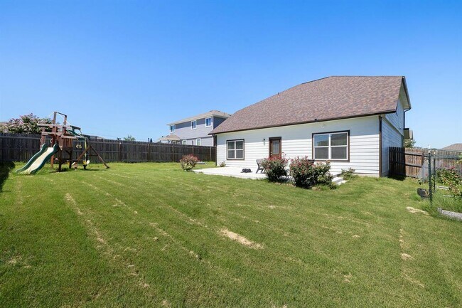 Building Photo - 121 Leona River Trl