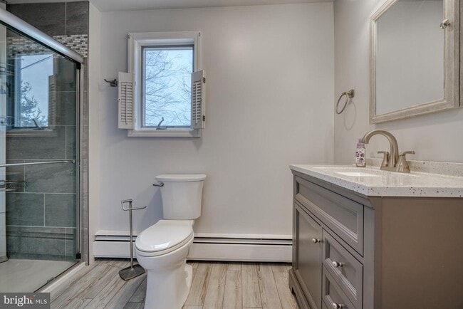 Building Photo - 427 Greenwood Rd