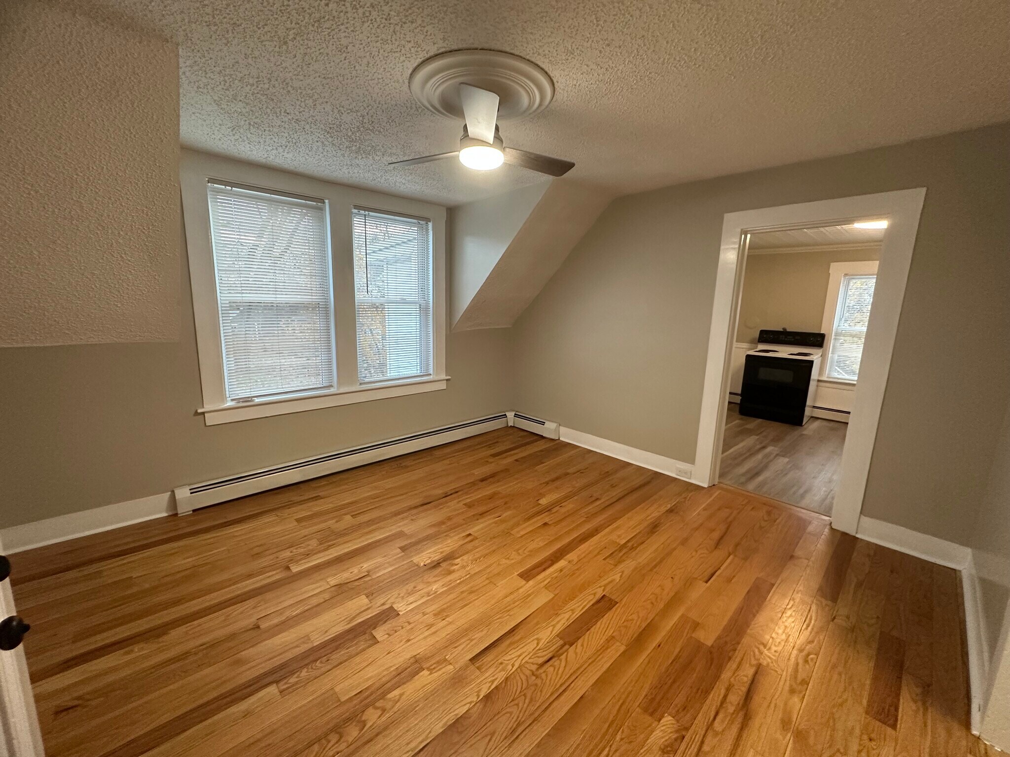 Building Photo - 17 Central St