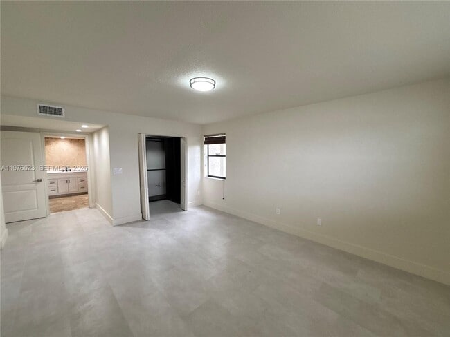 Building Photo - 605 Ives Dairy Rd