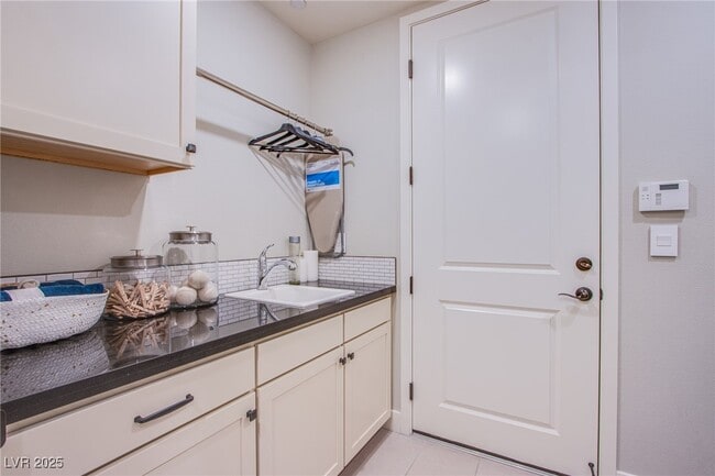 Building Photo - 10960 Merito Ct