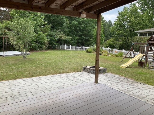 Building Photo - 22 N Sweetbriar Ln