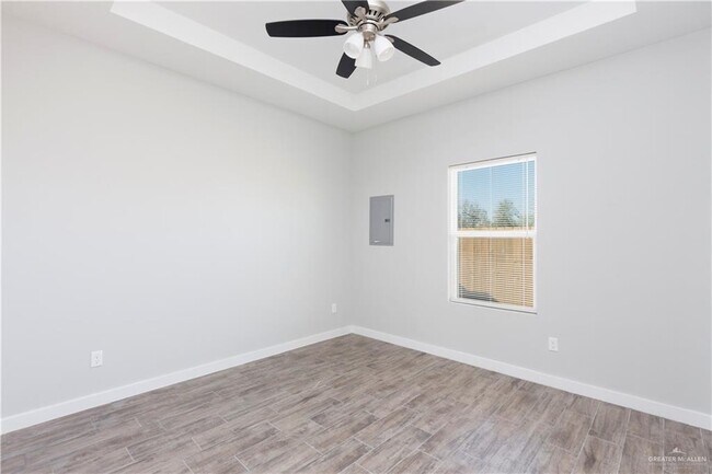 Building Photo - 3405 E Zinnia Ave