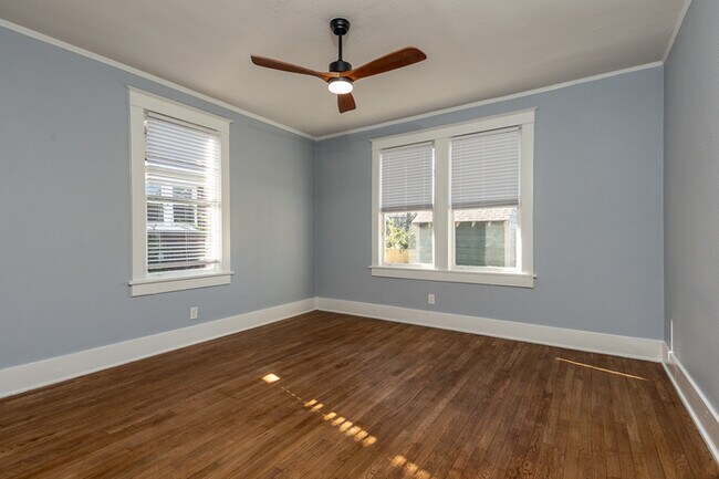 Building Photo - 3BR SFR with Washer/Dryer In Unit & Fenced Backyard in Midtown