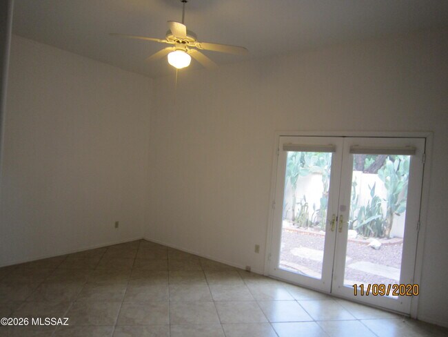 Building Photo - 3331 N Deerspring Ct