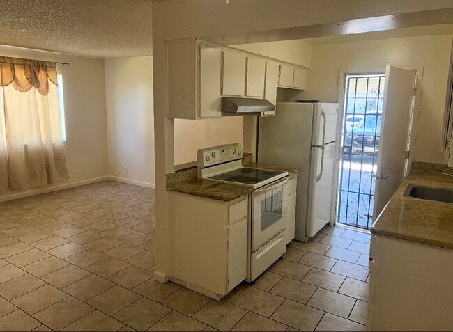 Building Photo - 1218 Casita Dr