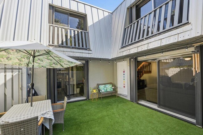 Building Photo - 3812 SE Jefferson St