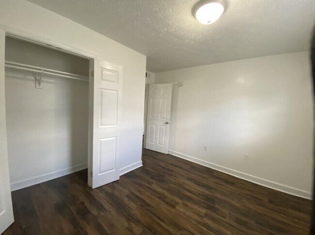 Building Photo - 2001 Rockford Ln