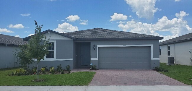 Primary Photo - Like NEW!!! 4-Bedroom, 2.-Bathroom in Luce...