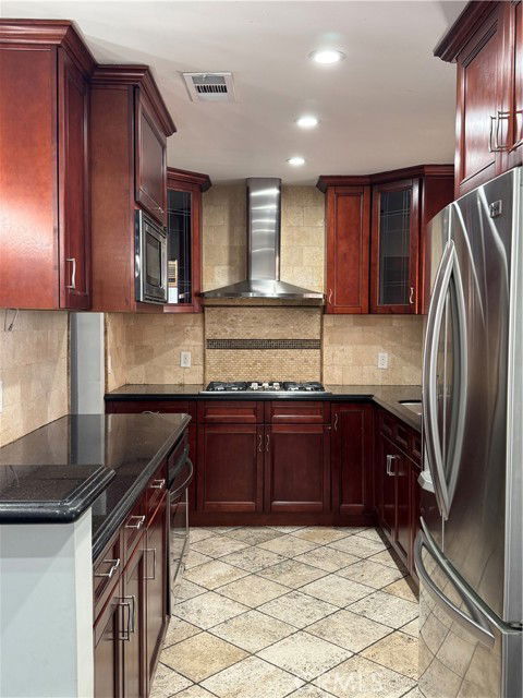 Building Photo - 8739 Tyrone Ave