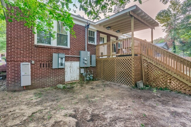 Building Photo - Live in the Heart of Shandon – Stylishly R...