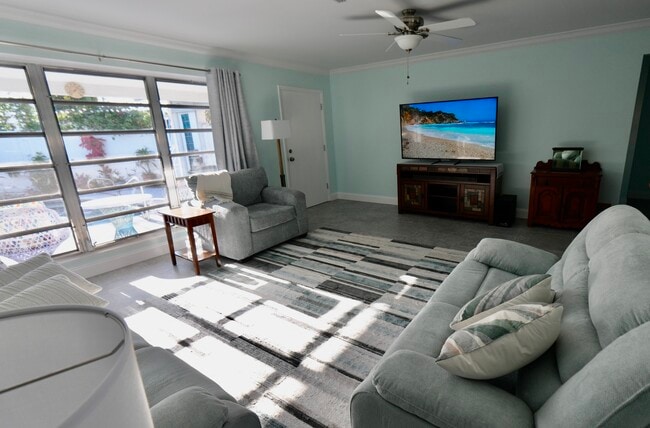 Building Photo - 3693 NE 20th Ave